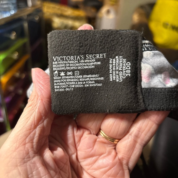 Victoria's Secret Black Red Roses with Sequins Full Support Underwire Bra 38DD - Picture 7 of 7